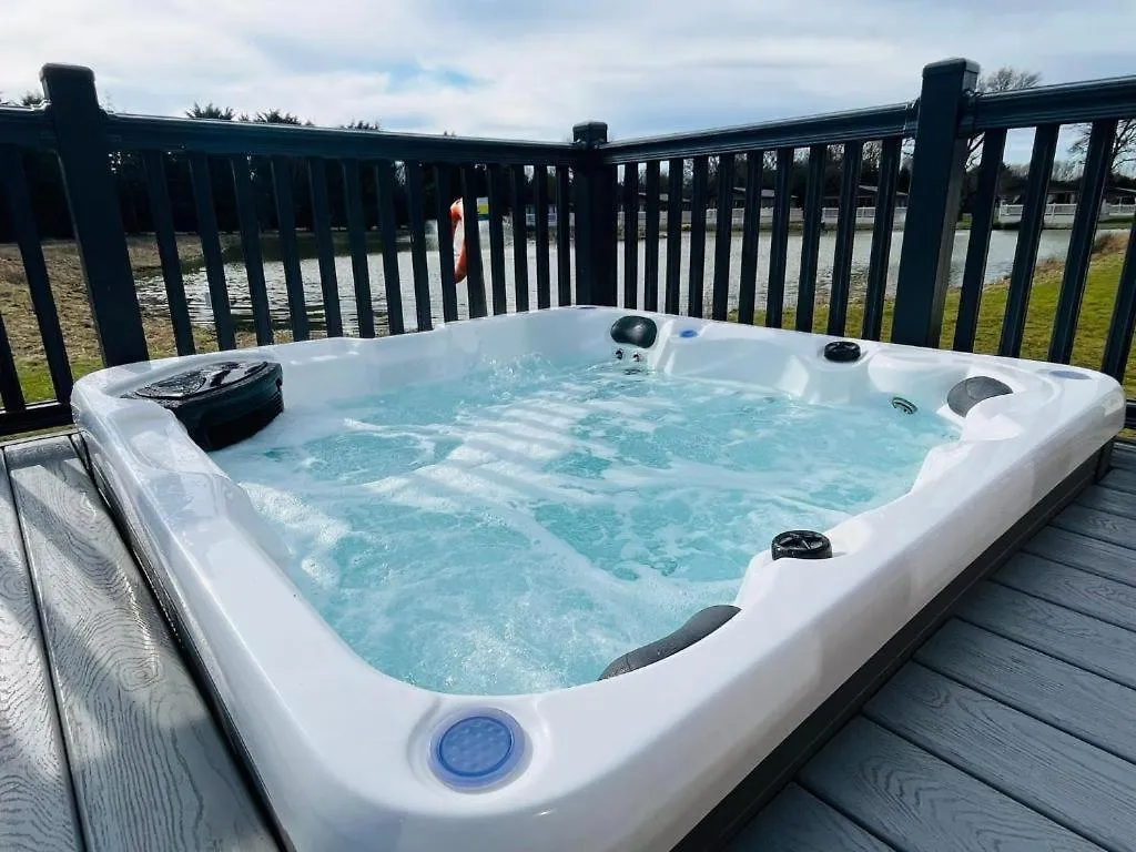 Lilac Lodge With Hot Tub York